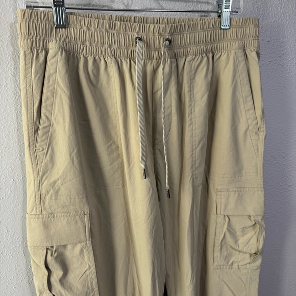 Vuori womens scout Light Beige Cargo Pants joggers size large - Picture 2 of 7